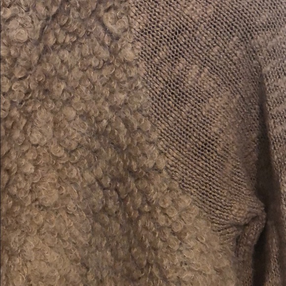 Moving sale! Sleeping on snow sweater size m - Picture 4 of 5